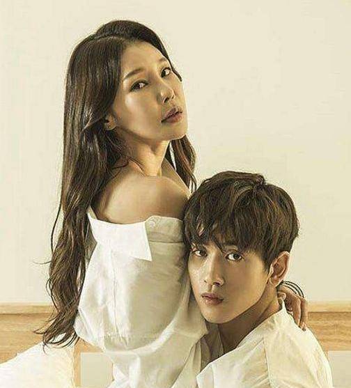 正是源于韩的咸素媛,她平时也是因为自己有留心美丽,全脸或全身美丽