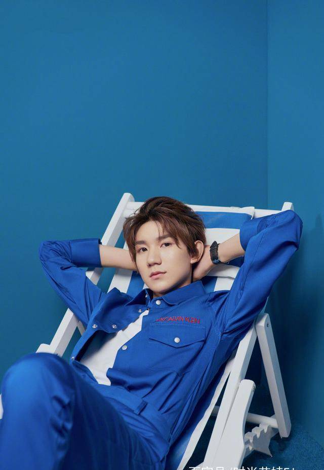 王源《明星制片人微计划》私服,蓝色装太惊艳,18岁这样穿合适吗