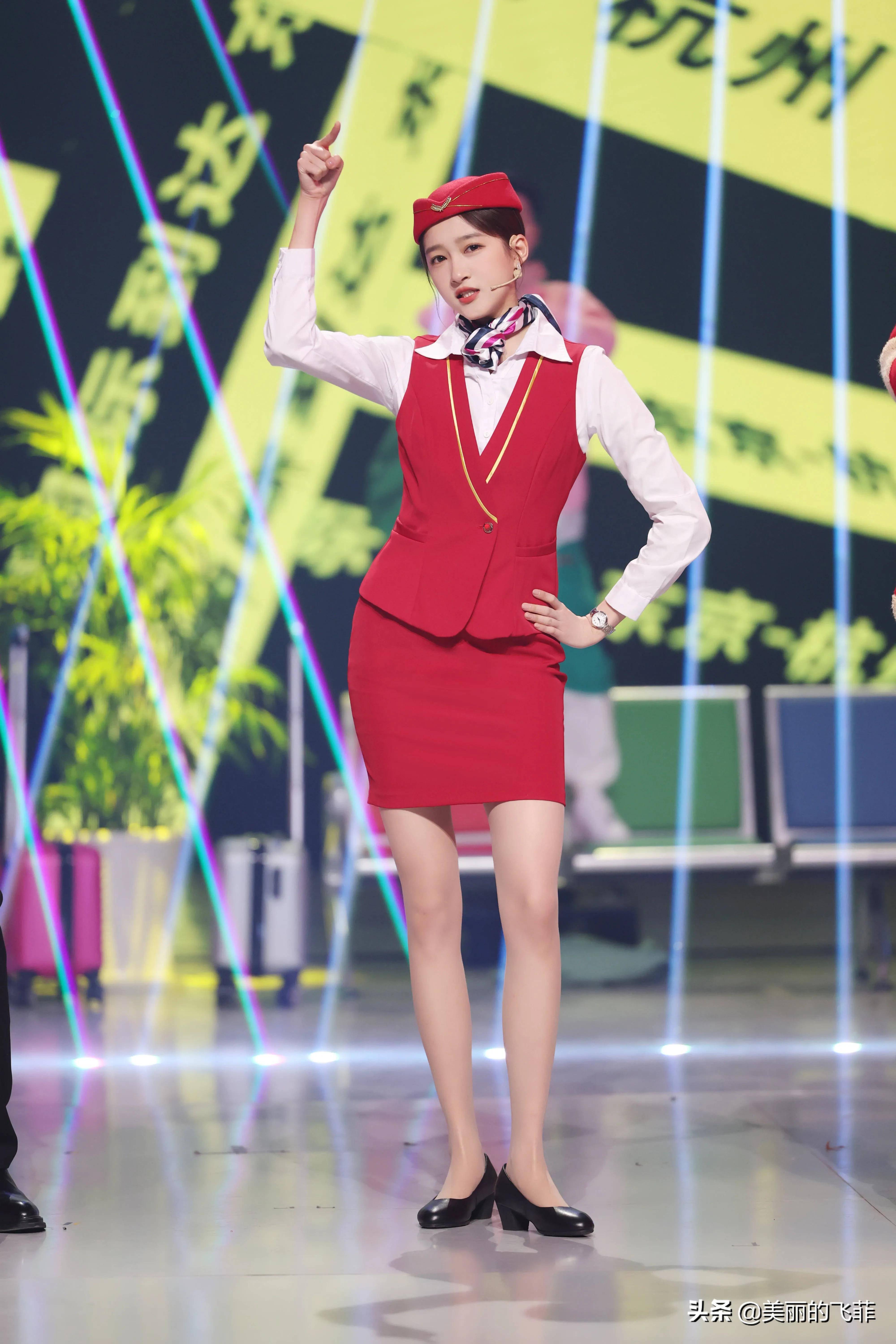 关晓彤:穿上空姐服装搭配肉色丝袜,我就是最美的那位女孩