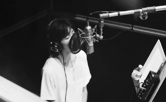 就算在娱乐圈中打拼五载,见识了太多的黑暗面,在他内心仍旧是单纯而