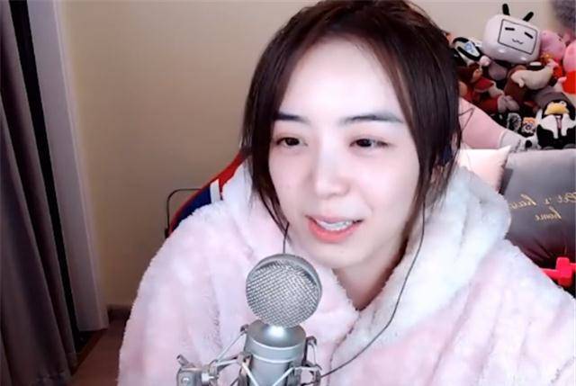 看着周淑怡撒娇表示上头_骆歆并_解说_管泽元