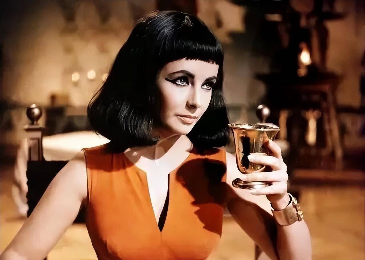 《埃及艳后》:政治与爱情纠缠一生的最后一任埃及女法老_凯撒_巴特拉