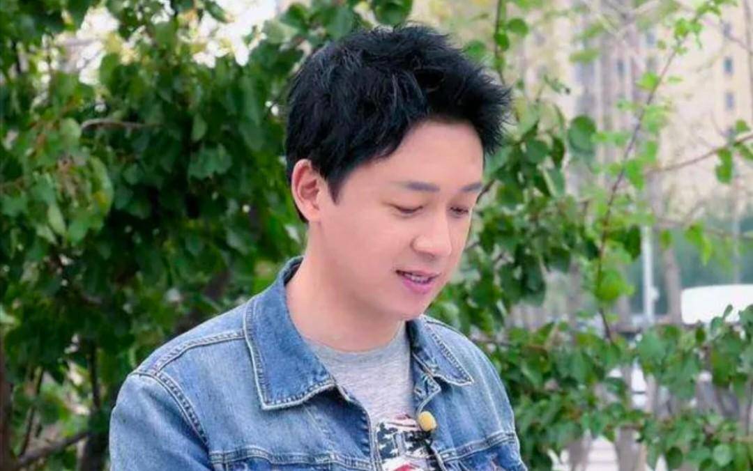 遭厌恶,顶顶不自在冷漠相对,两人出行被误认为姐妹_潘粤明_妈妈_网友