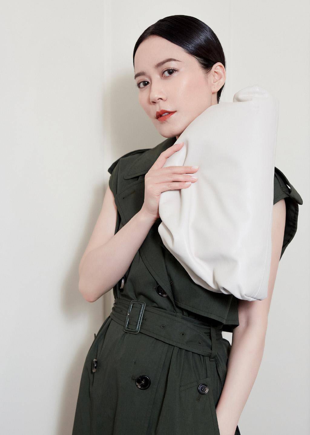 俞飞鸿只不过换个"水饺包",就连气质都不同了,高级感瞬间霸屏_照片