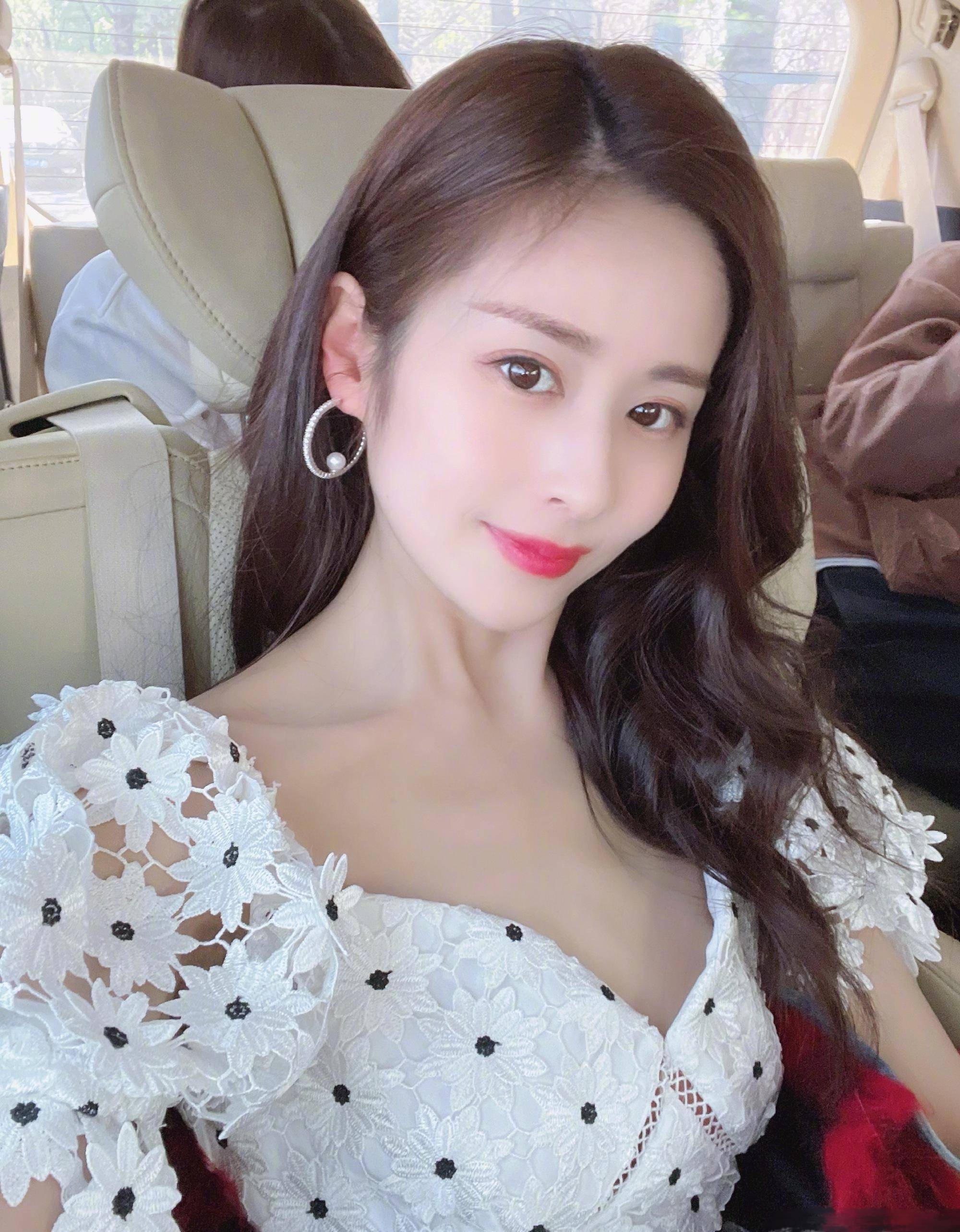 因为胖瘦问题,被导演一直拒绝,所以最后颖儿奋发图强,开始要减肥.