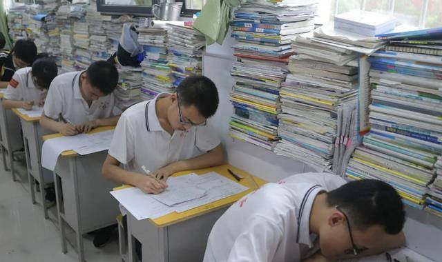 湖北高考复读生辅导机构(湖北高考复读生辅导机构有哪些)