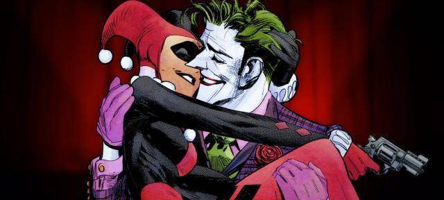 布鲁斯·韦恩失去蝙蝠侠的身份之后他还是韦恩家族的少爷,但是小丑