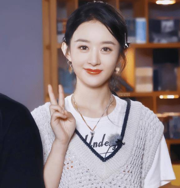 赵丽颖和李浩菲合影为何总眼泪汪汪?