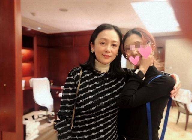 陈飞宇为母亲陈红庆生,晒妈妈旧照颜值动人,满脸胶原蛋白太娇美