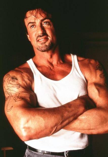 史泰龙拥有发达的肌肉,他是健美运动员出身吗?