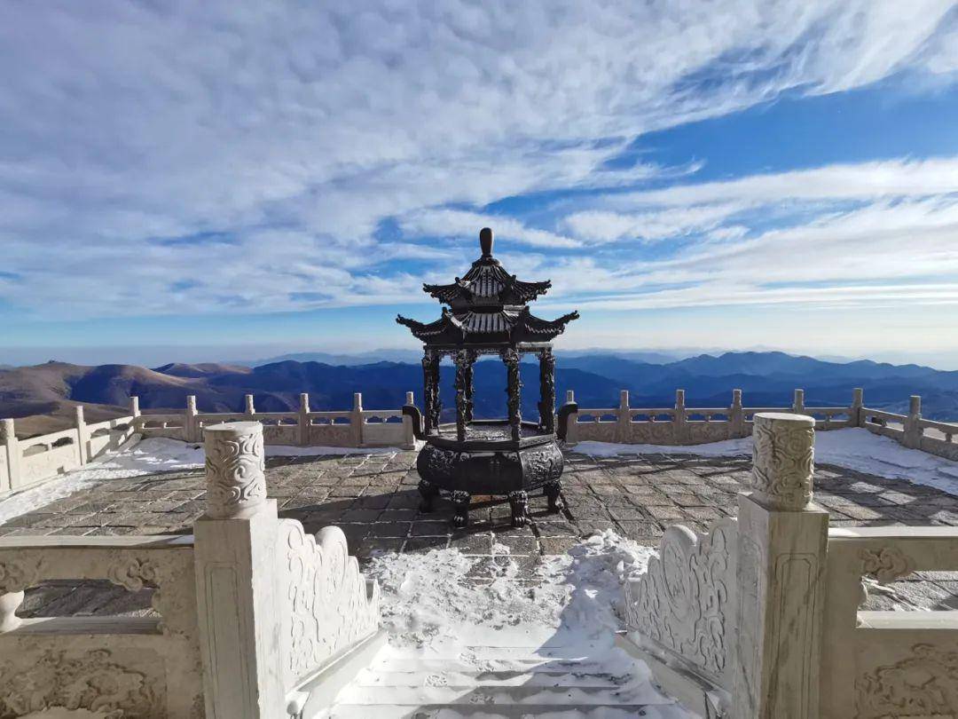 五台山白塔雪景图片图片