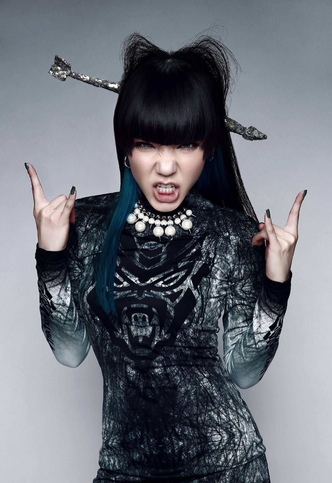 "不可一世"的吴莫愁,终究为自己的"狂妄无知"付出了代价_舞台_哈林