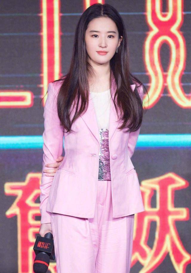 跟着神仙姐姐刘亦菲学穿搭,巨美巨时髦_西装_下半身_小美