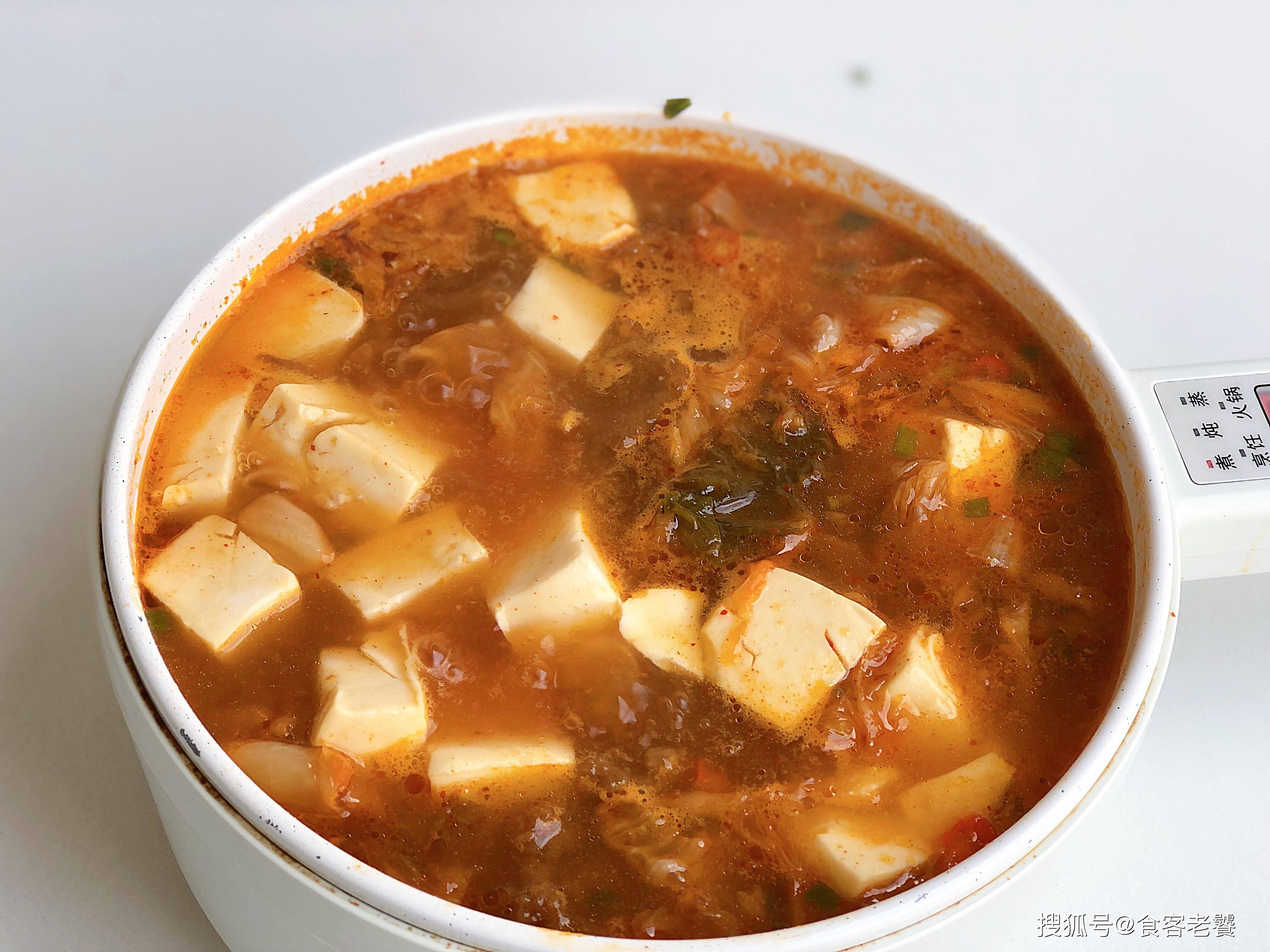天冷了,我们家最爱喝这碗汤,酸辣开胃又解馋,热腾腾喝得真舒心_嫩豆腐