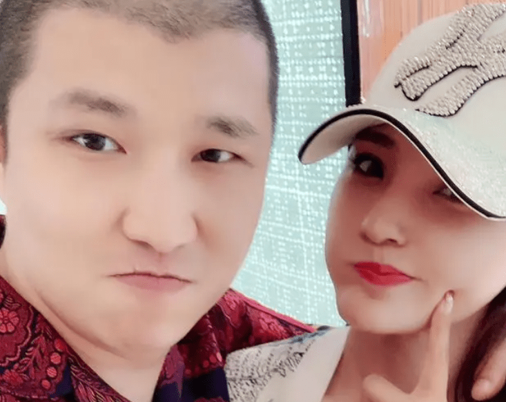 二驴媳妇平荣,被封后转型线下,"摄影店"开业,网友:有头脑!