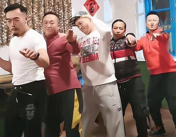 演技不输宋小宝小沈阳,可赵本山就是不重用,好在转行当主播_王金龙