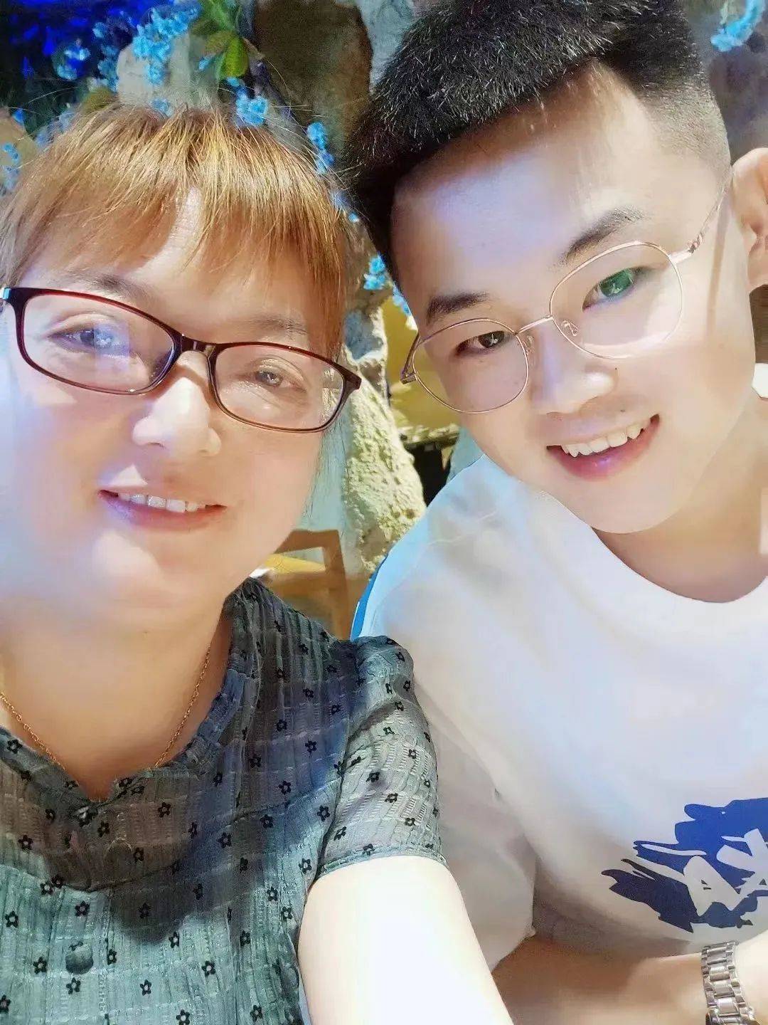 一段奇妙的缘分火上热搜,温暖不止于此……_窦美娟_陈嘉_儿子