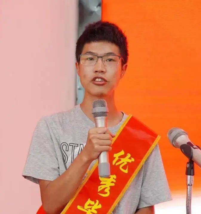 多了他始终把在长实中学到的东西当成自己追求梦想路上的宝贵财富他总