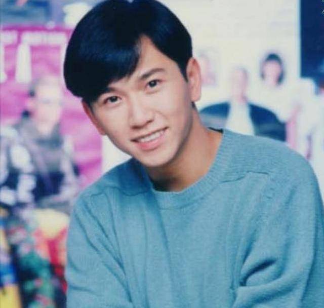 年轻时候的温兆伦,不仅是演员,也是主持人,歌手.