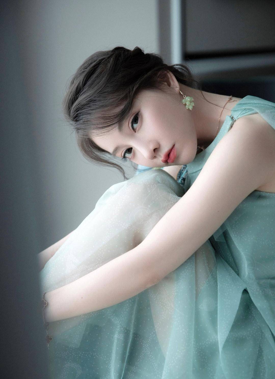 这是行走的曲库吧看冯提莫出镜啥都能听太厉害了