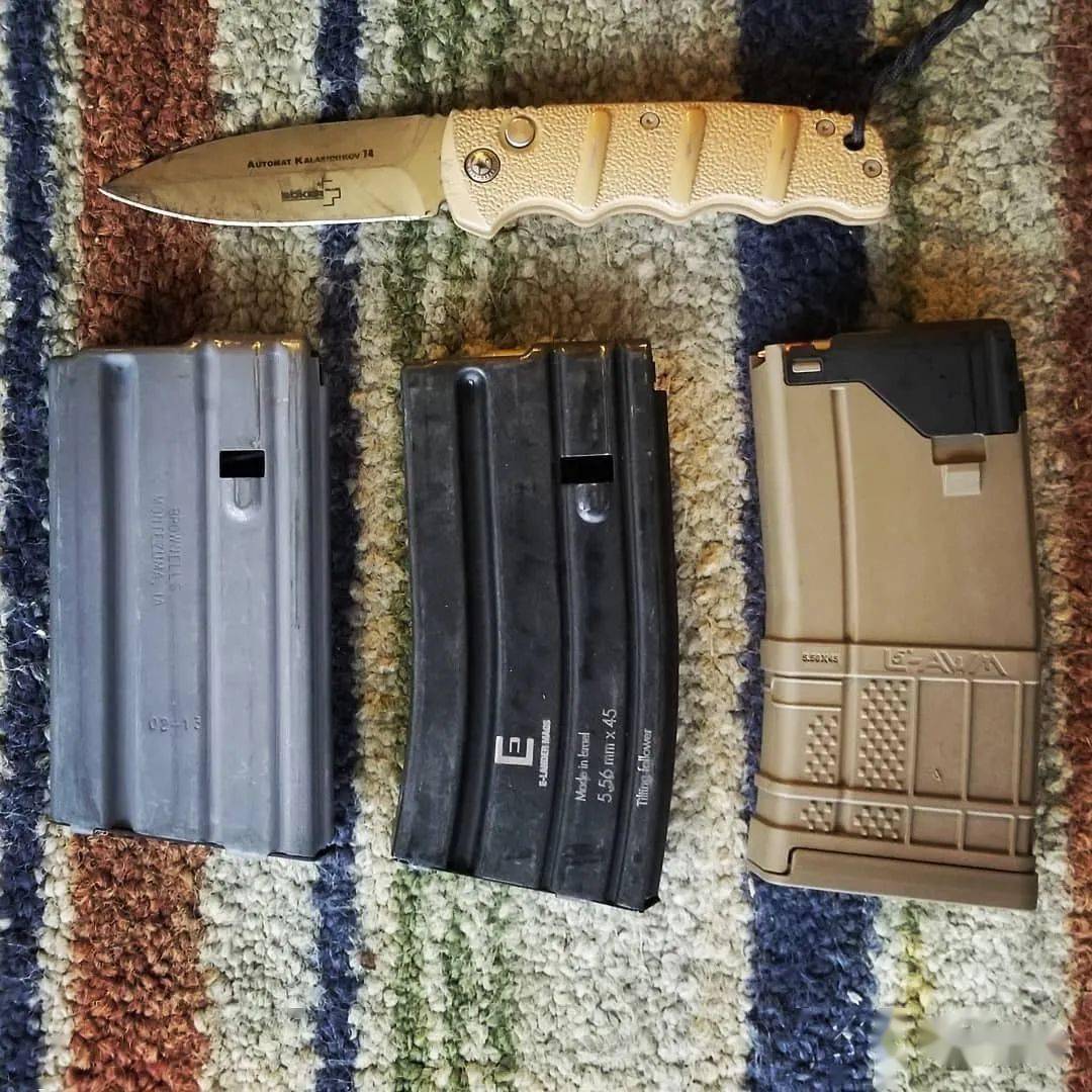 【二十发直弹匣】有没有人跟我一样觉得它越看越顺眼_火器_战术