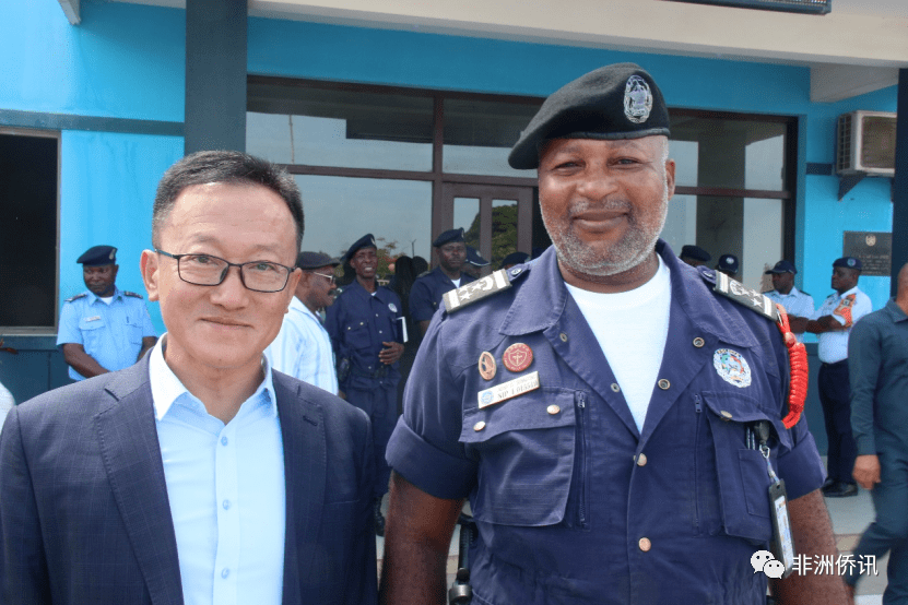 安哥拉 | 圣诞前,cacuaco区域联防慰问当地警察局_中国_潘景健_活动