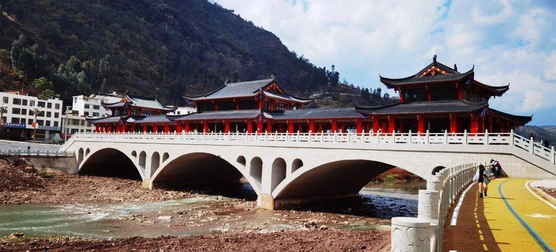 会东廊桥的霓虹灯_中国_柱子_桥面