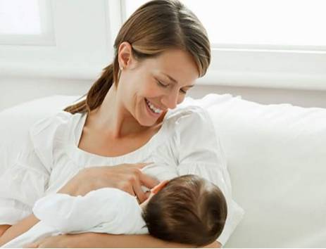 哺乳期妈妈感染新冠病毒,还能继续母乳喂养吗？