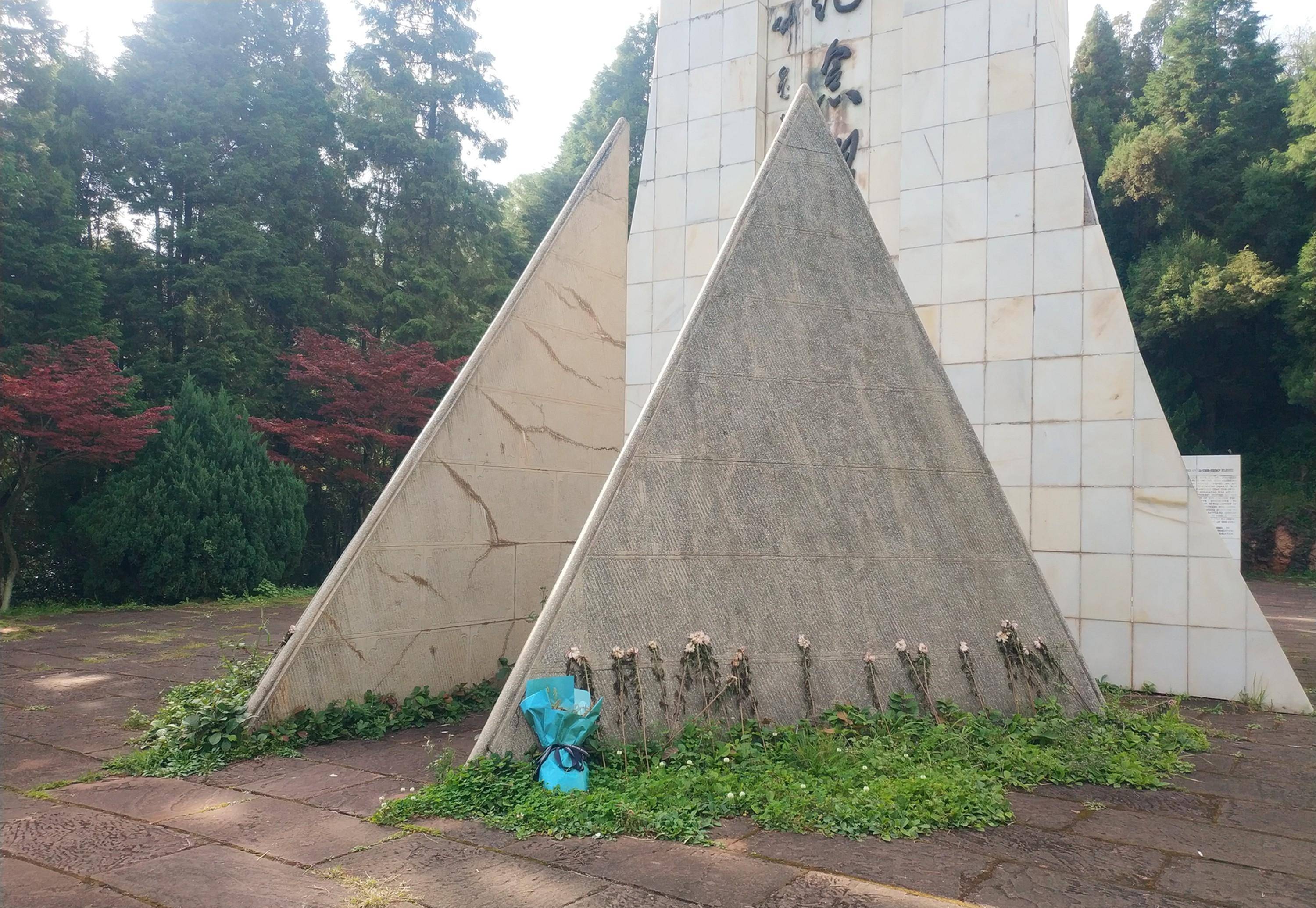 随走昆明郊野公园,拜谒驼峰飞行纪念碑,弹弓箐里遇见有人打弹弓_历史