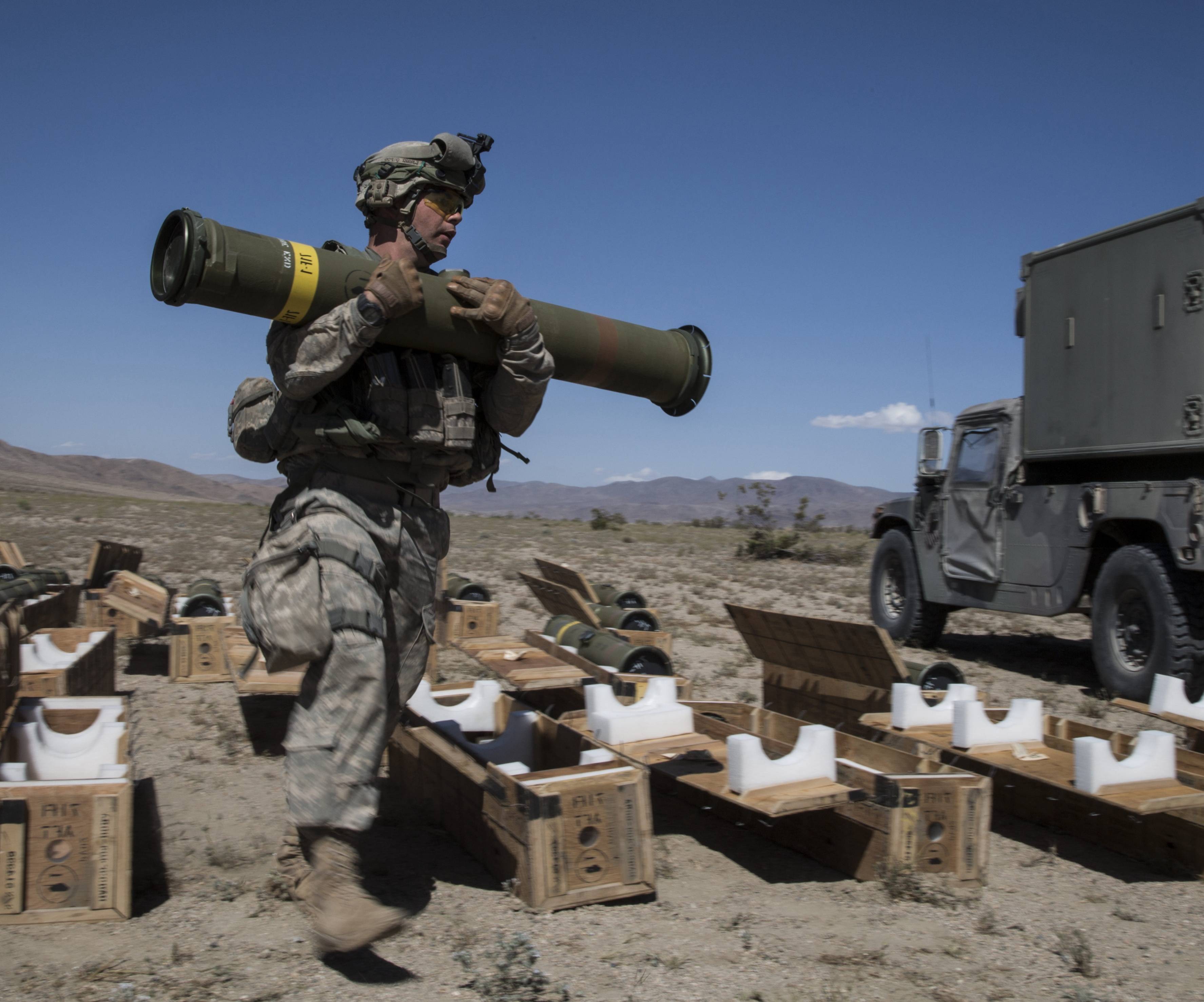 芬兰引进"长钉",具有不同射程,提升反坦克作战实力_反坦克导弹_采购