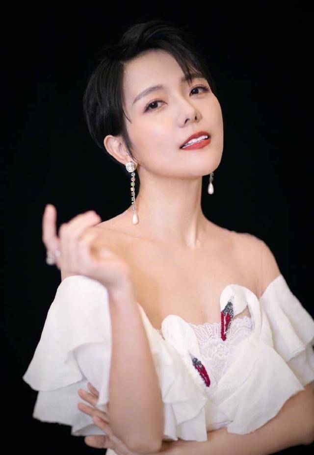 杨乐乐是短发每人,不做主持专心安家,愈发美丽,汪涵好福气_look_气质