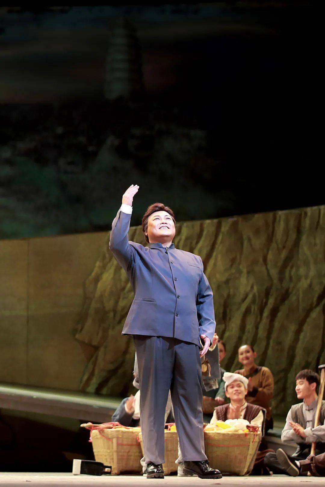 原创民族歌舞剧《郑律成》在中央歌剧院剧场精彩呈现_革命_音乐_创作