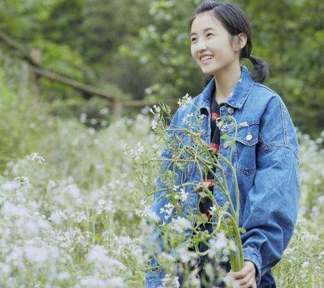 张子枫:鼓楼西剧场朗读会,一个喜欢《七条金鱼在呼吸》的女孩_妹妹