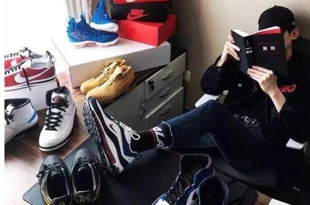 不光杜海涛和买超,娱乐圈里面爱买鞋的男明星太多了,白敬亭就是出名的