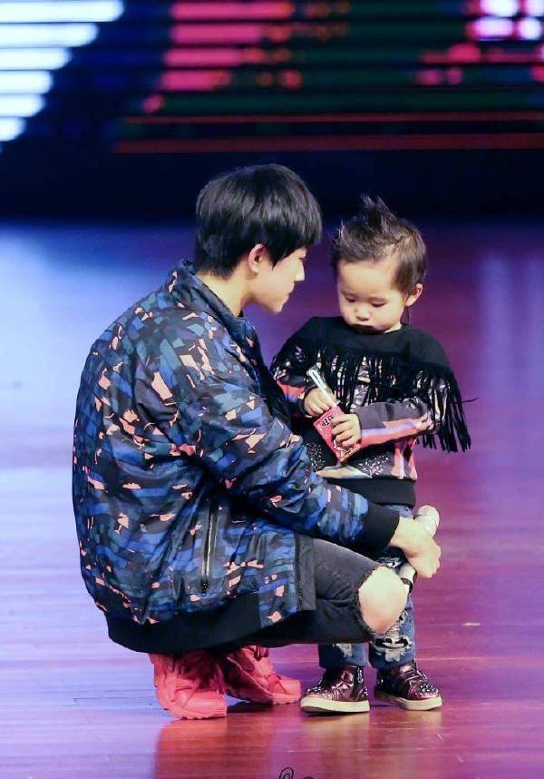 易烊千玺8岁的天才弟弟 易烊昱华_教育_父母_大佬