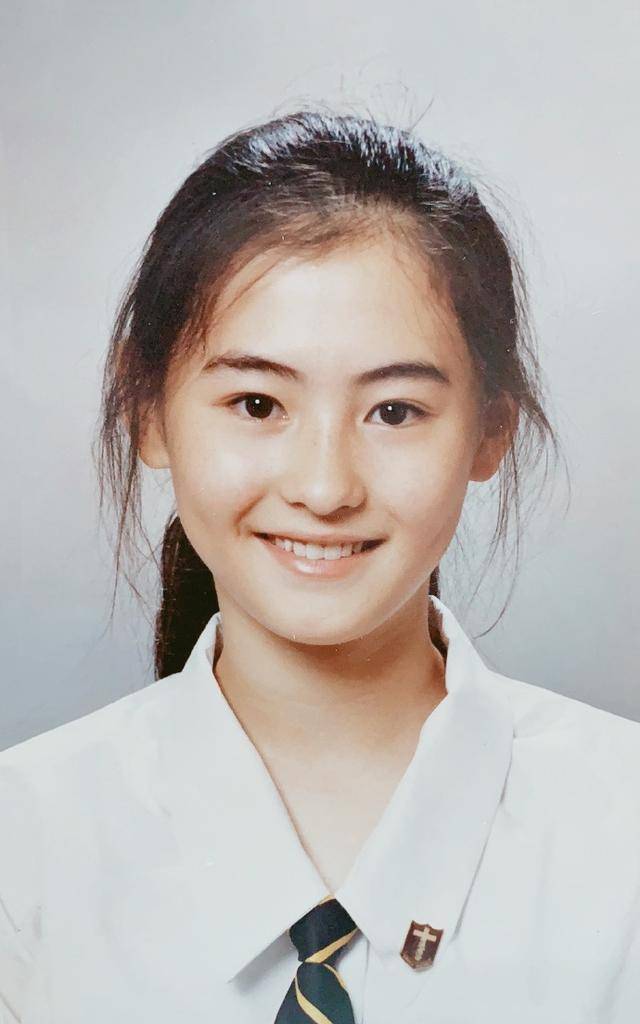 张柏芝学生时代清纯证件照流出,难怪她是周星驰最爱,向太心头肉