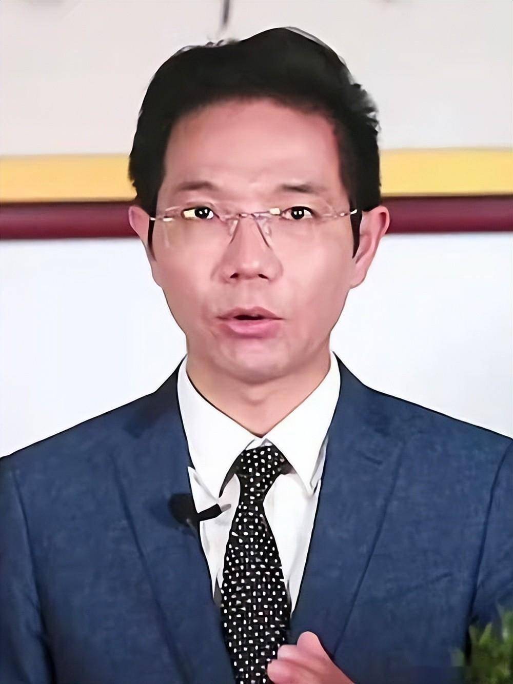 不迁就,不搪塞,不手软;另一方面,案件告破的突破口在内部