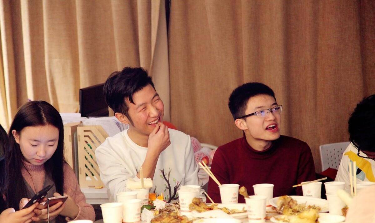 那个力挺林生斌的刘雯开始带货了,金钱的诱惑谁又抵得住呢_窦文涛