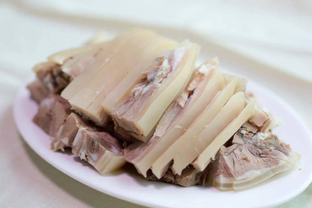 在东阳,千祥羊肉和上卢羊肉都久负盛名,选择全凭个人喜好.