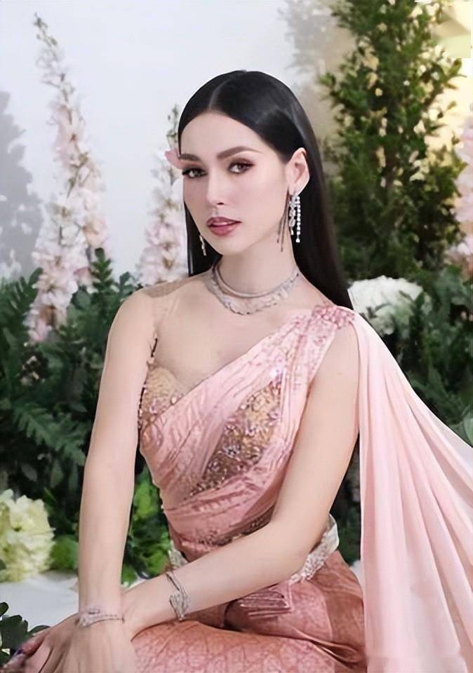 柬埔寨3名女星自曝为同性恋,均肤白貌美大长腿_安尼_mai_单网