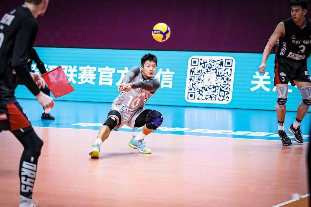 郭成;自由人16号曲宗帅;南京广电猫猫队首发主攻2号俞元泰,3号张鸿鑫