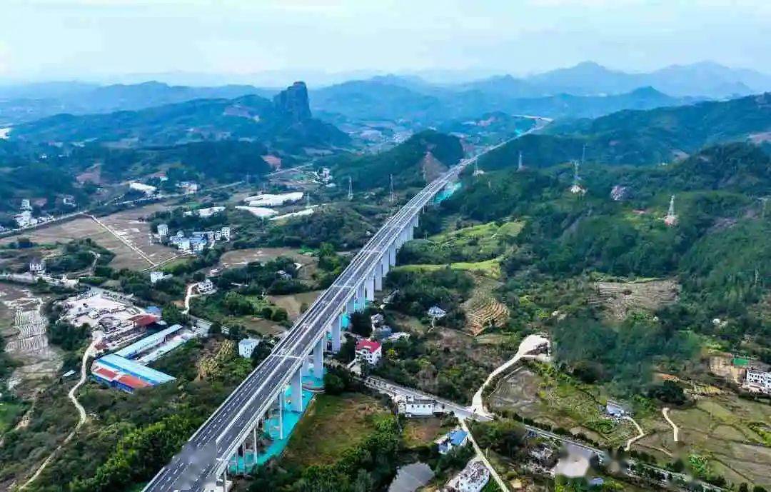 寻芳觅胜橙乡高速贯通途 龙腾山川赣粤携手添新路——寻乌至龙川高速