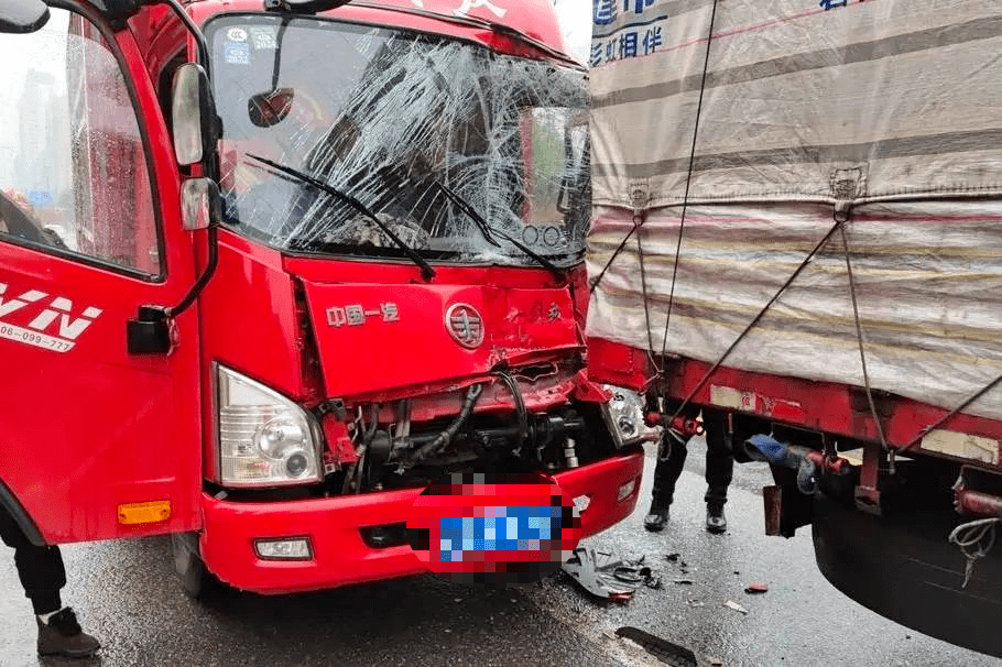 小型货车车祸事故图片图片