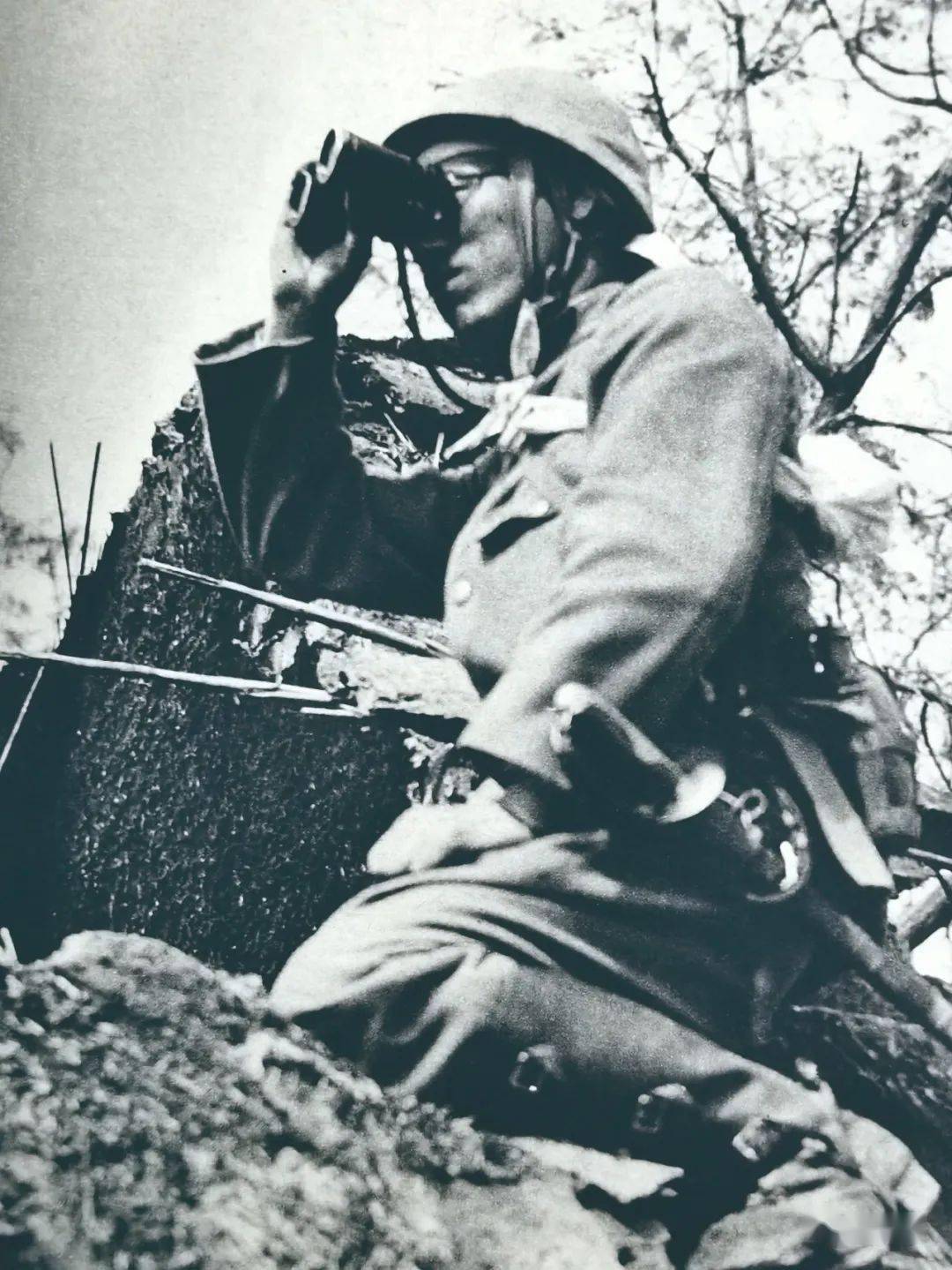 日本狙击手的观察员用什么望远镜?