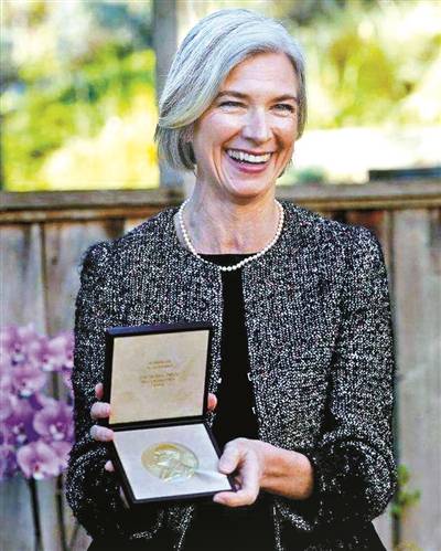 珍妮弗·杜德纳沃尔特·艾萨克森2020年,美国生物学家