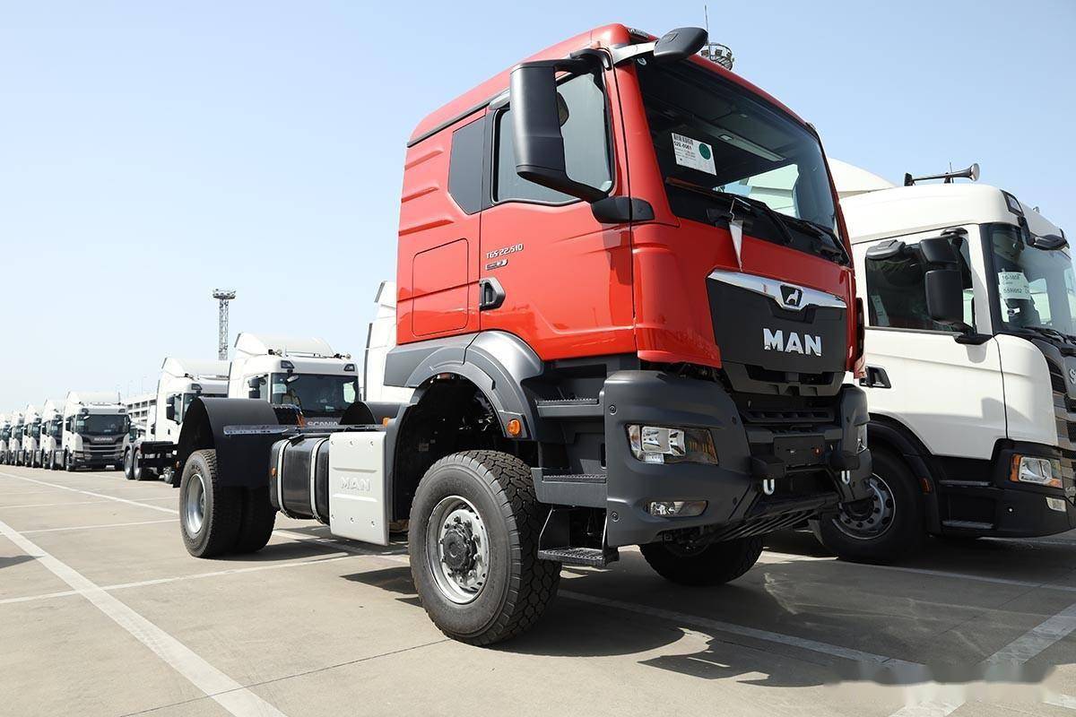 510马力全驱还是自动挡 实拍曼恩新款tgs22.510 4x4专用车底盘