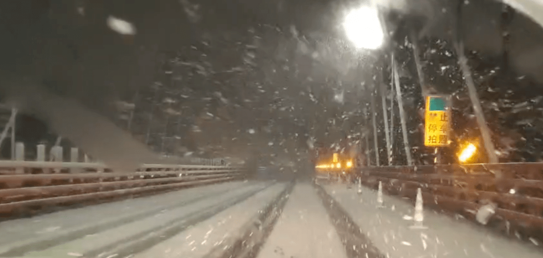 雪雾天气行车必备“冷”知识：为何桥面更易结冰？