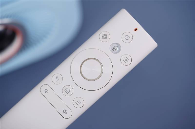 千元高颜值！联想小新100智能投影仪晨曦蓝评测：家庭影院入门就选它了