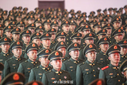 授衔!一起见证新兵们的荣耀时刻_列兵_警衔_淬火