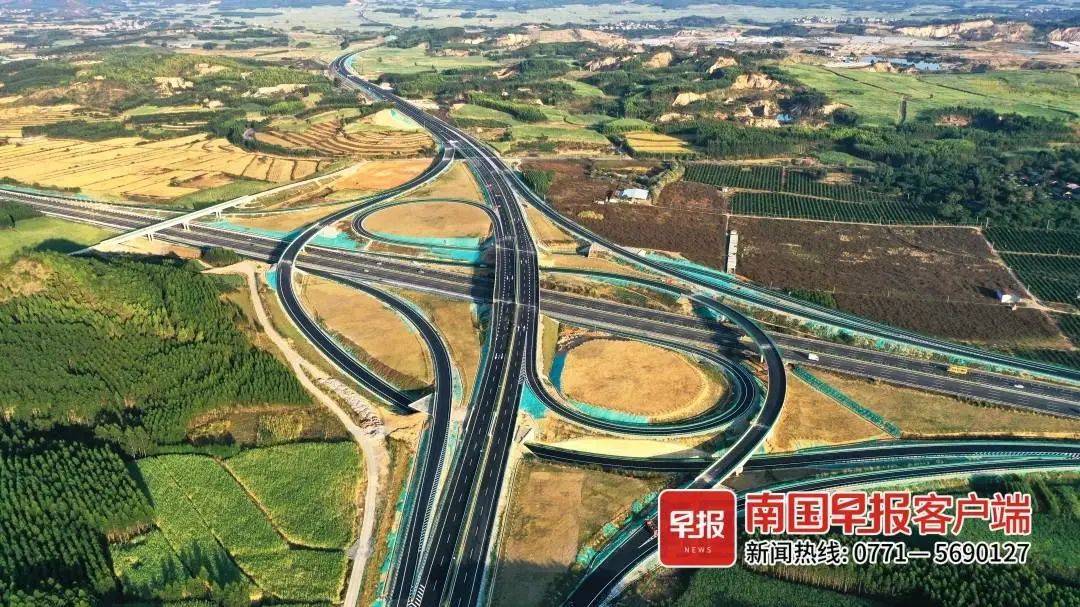 12月29日,除了顺利实现县县通高速的目标,广西还有一批高速公路(路段)